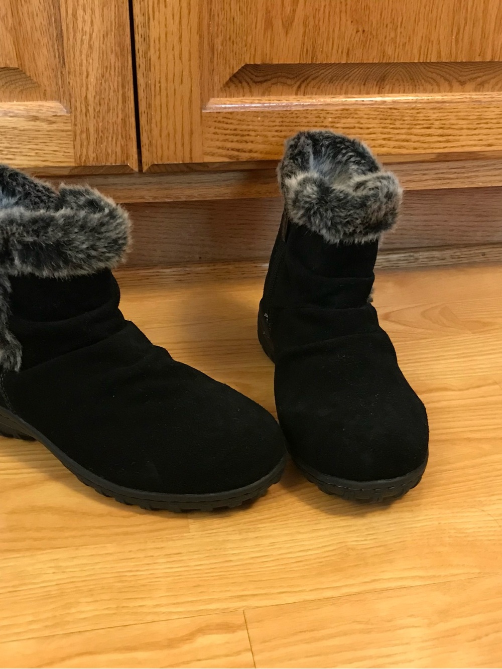 Khombu Lisa Black Suede Leather Winter
Boots Size 7